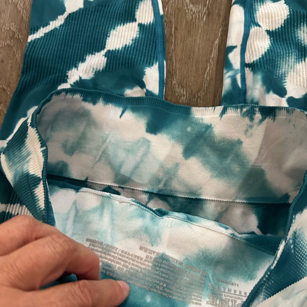 Victoria’s Secret PINK Stylish Teal and White Tie-Dye Leggings - Picture 5 of 12